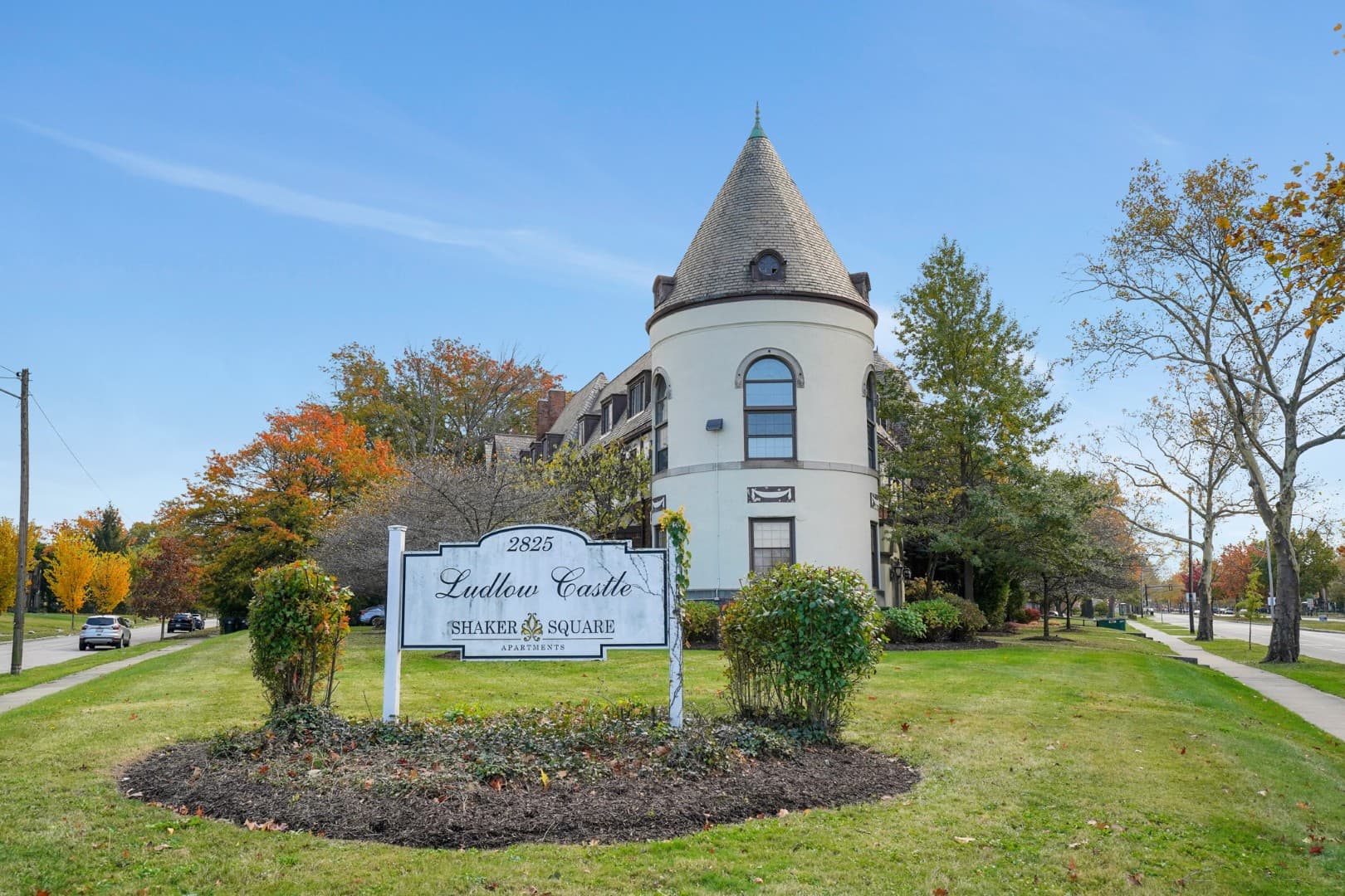 Turreted 1928 apartment building on Ludlow Road